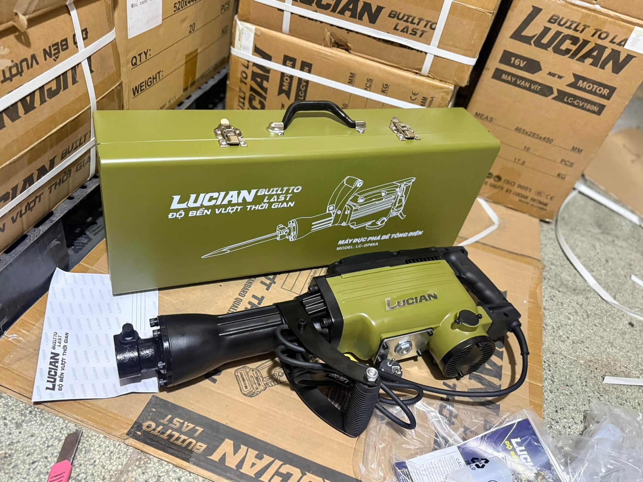 Máy đục bê tông Lucian LC-DP65A 30mm