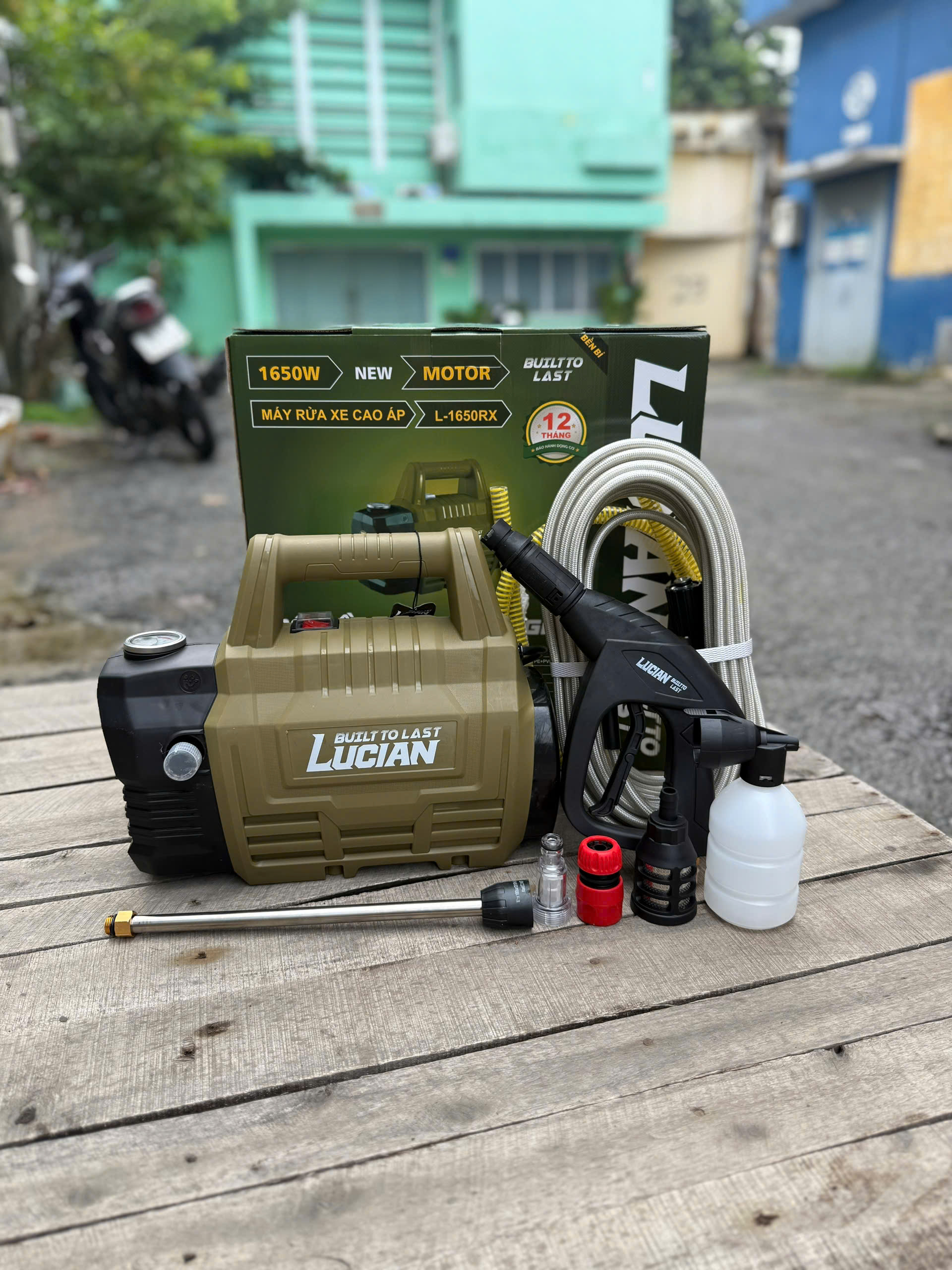 Máy rửa xe gia đình - 1650w - dây đồng Máy rửa xe gia đình - 1650w - dây đồng